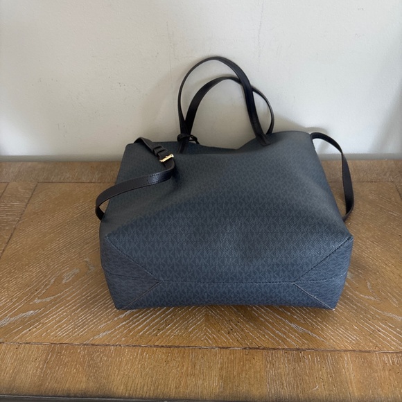 Michael Kors Large Hayley North South Logo Tote Handbag - Picture 5 of 6